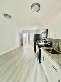 1648 NW 35th St, Unit 7 in Miami, FL - Building Photo - Building Photo