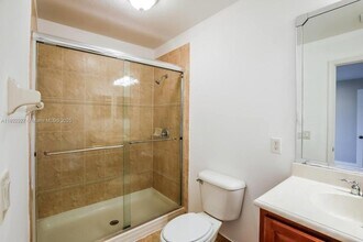 5902 Royal Way in Tamarac, FL - Building Photo - Building Photo