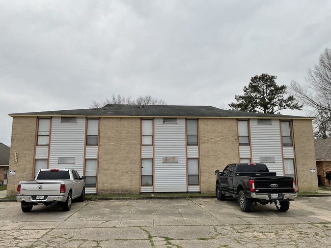 9438 Dorchester Dr in Baton Rouge, LA - Building Photo - Building Photo