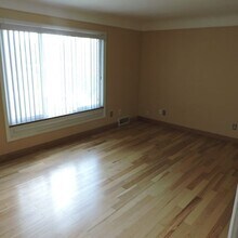 1987 Vernier Rd in Grosse Pointe Woods, MI - Building Photo - Building Photo