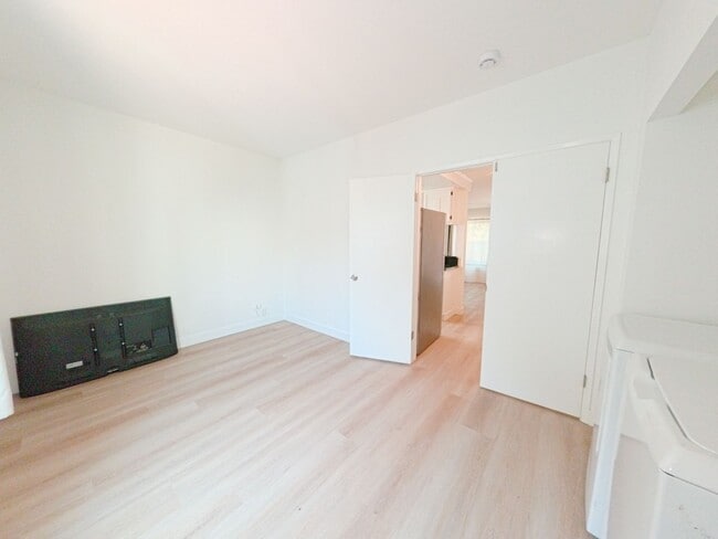 2428 Ocean Ave in Los Angeles, CA - Building Photo - Building Photo