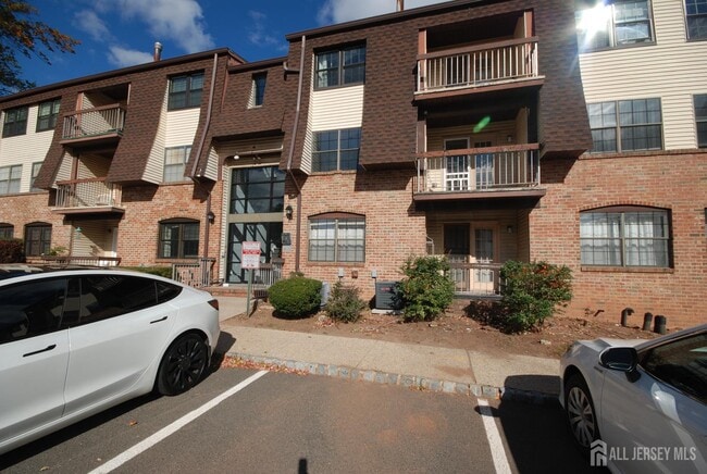 202 Green Hollow Dr in Woodbridge Township, NJ - Building Photo - Building Photo