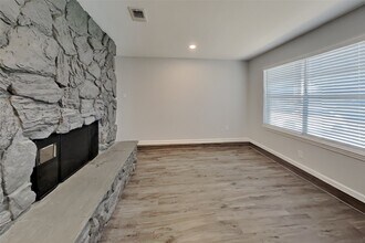 4135 Lufborough Dr in Houston, TX - Building Photo - Building Photo