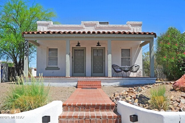 property at 2027 E Hawthorne St