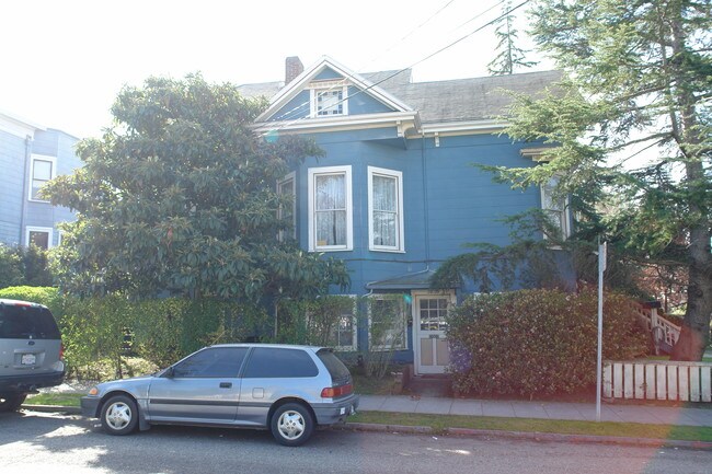 2002 Cedar St in Berkeley, CA - Building Photo - Building Photo