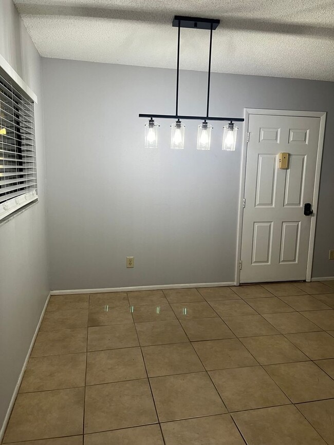 3300 Fox Chase Cir in Palm Harbor, FL - Foto de edificio - Building Photo