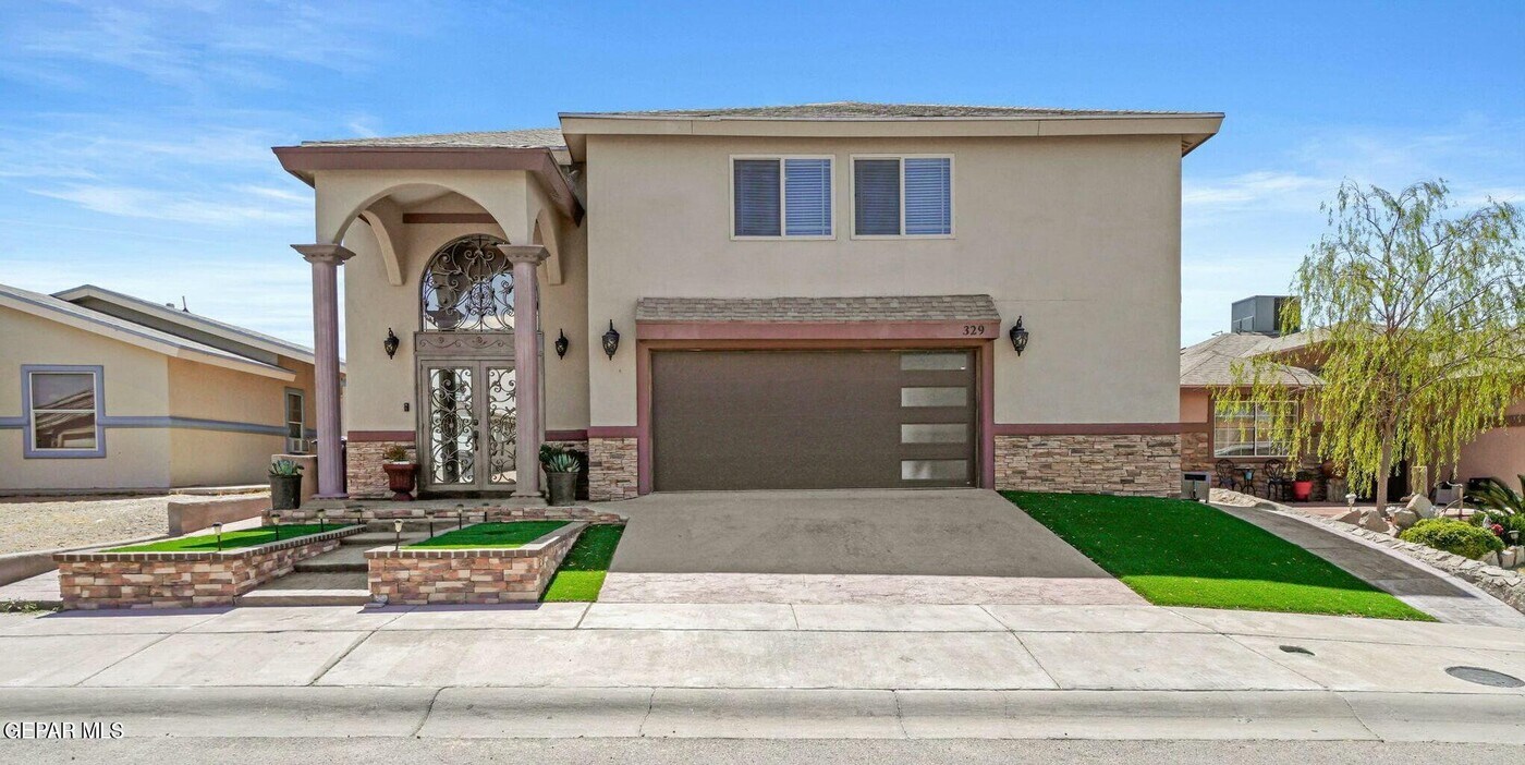 329 Via Cumbre Linda Cir in El Paso, TX - Building Photo