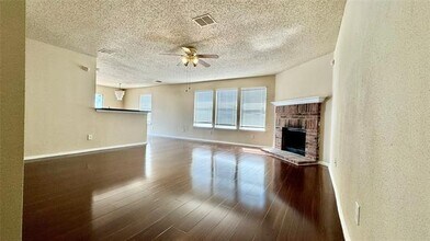7922 Jubilant Dr in Dallas, TX - Foto de edificio - Building Photo