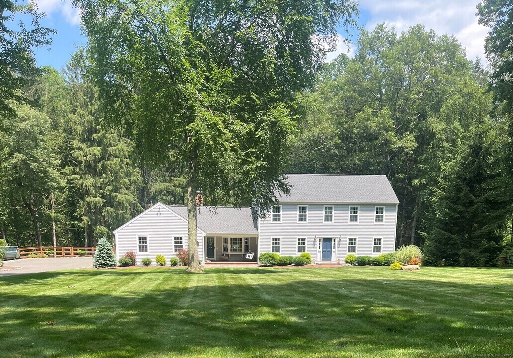 124 Wilson Rd in Easton, CT - Building Photo