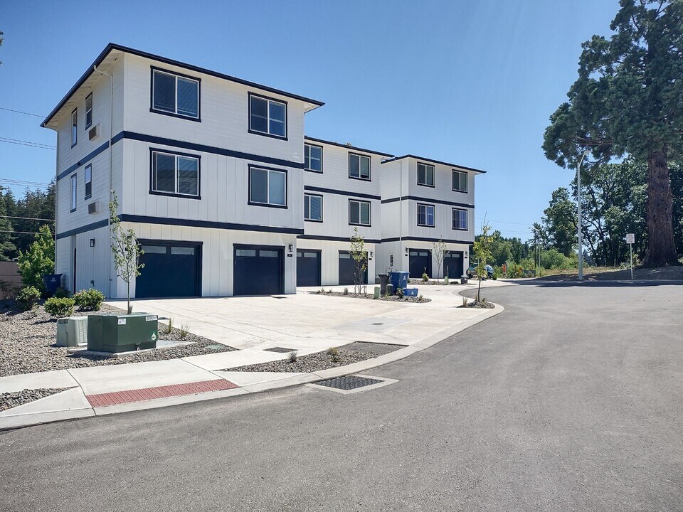 3781-3781-A Saw Ln in Salem, OR - Building Photo