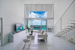 1040 Biscayne Blvd, Unit 2 in Miami, FL - Building Photo