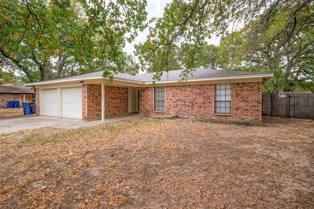 800 Lake Crest Pkwy in Azle, TX - Building Photo - Building Photo