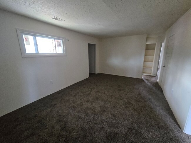 416 SE Pinecrest Dr in Topeka, KS - Building Photo - Building Photo