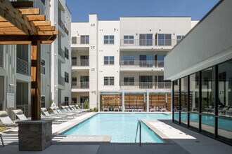 Hawthorne House in San Antonio, TX - Foto de edificio - Building Photo