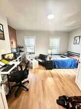14 Flint St, Unit 2 in Somerville, MA - Building Photo - Building Photo
