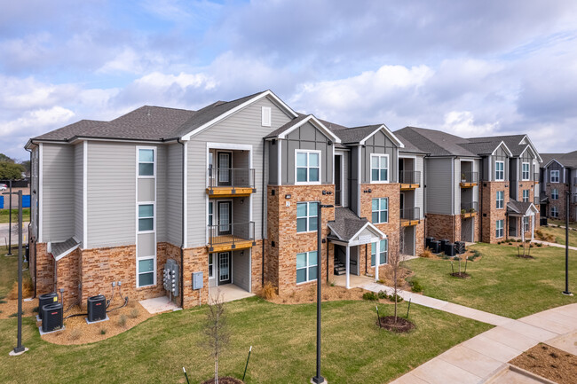 Juniper Pointe Apartments in Kaufman, TX - Foto de edificio - Building Photo