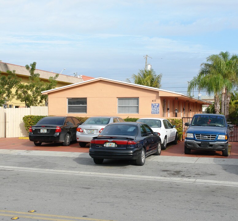 417-425 E 31st St in Hialeah, FL - Building Photo