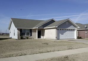 Rainer Village in West Memphis, AR - Building Photo