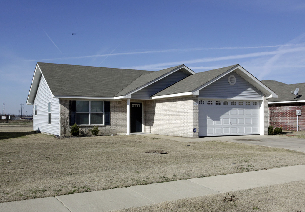 Rainer Village in West Memphis, AR - Building Photo