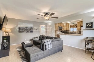 2075 Iris St in Denver, CO - Building Photo