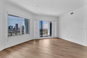 1209 E Cumberland Ave in Tampa, FL - Building Photo - Building Photo