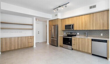 2150 N Bayshore Dr, Unit 1907 in Miami, FL - Foto de edificio - Building Photo