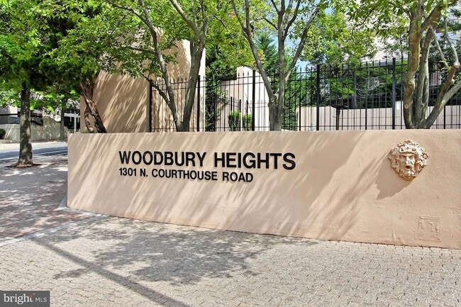 1301 N Courthouse Rd in Arlington, VA - Foto de edificio - Building Photo