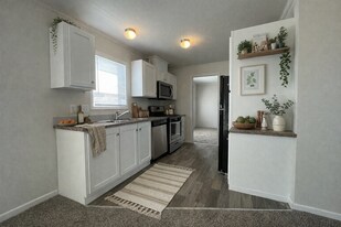 38044 Johannes Dr in Clinton Township, MI - Building Photo