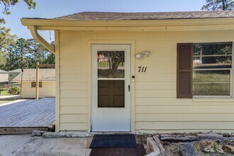 711 Cherokee Dr in Montgomery, TX - Building Photo - Building Photo