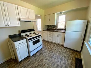 853 Ballard St SE in Grand Rapids, MI - Building Photo - Building Photo