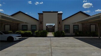 12 Valeria St in Edinburg, TX - Building Photo