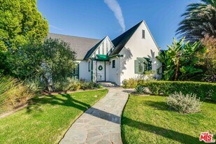 200 S Wetherly Dr in Beverly Hills, CA - Building Photo