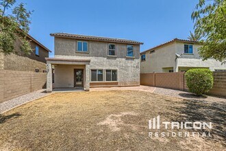 5707 W Milada Dr in Phoenix, AZ - Building Photo - Building Photo