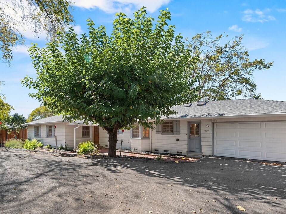 717 Glenside Dr in Lafayette, CA - Building Photo