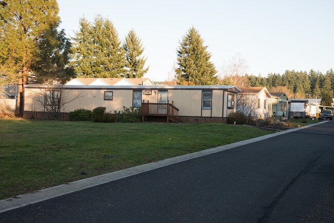 820 NW Wade St in Estacada, OR - Building Photo - Building Photo