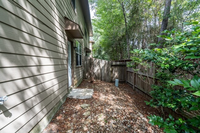 property at 207 N Burberry Park Cir