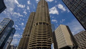 300 N State St in Chicago, IL - Building Photo