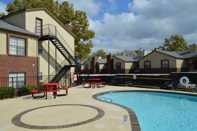 Bahama Glen Apartments in Dallas, TX - Building Photo - Building Photo