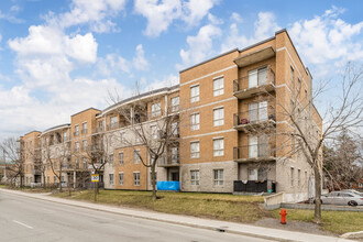 Marcel-Laurin Boul in St. Laurent, QC - Building Photo - Building Photo