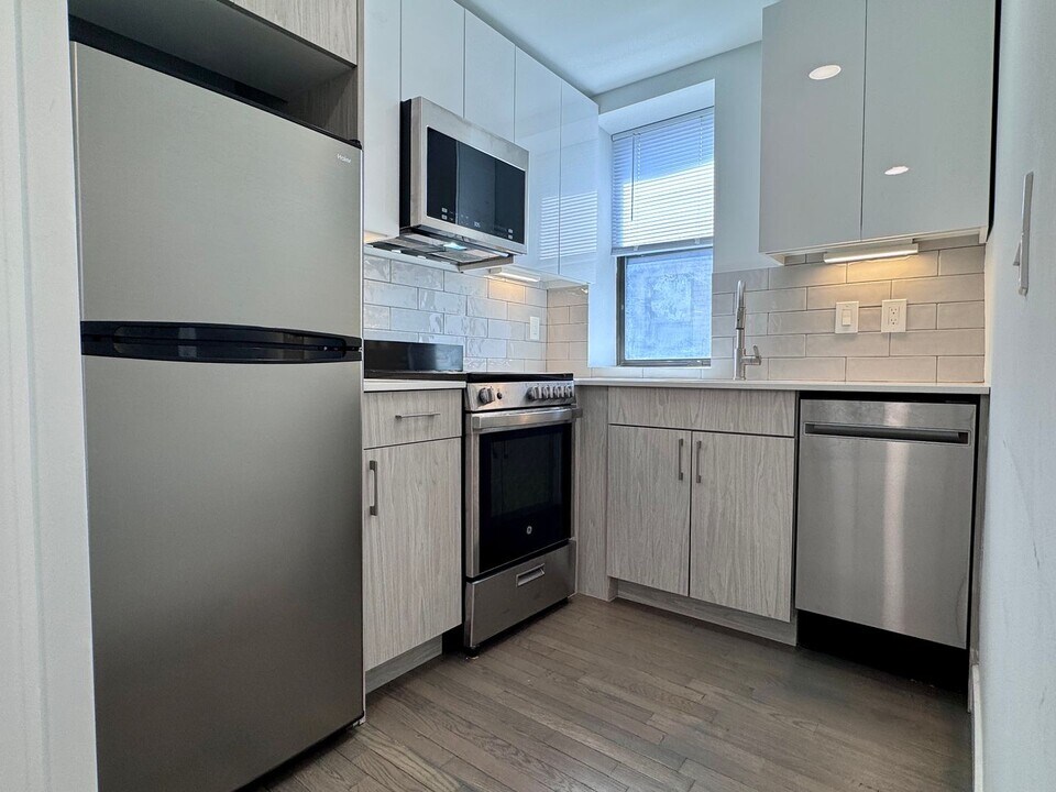 18 Peterborough St in Boston, MA - Building Photo