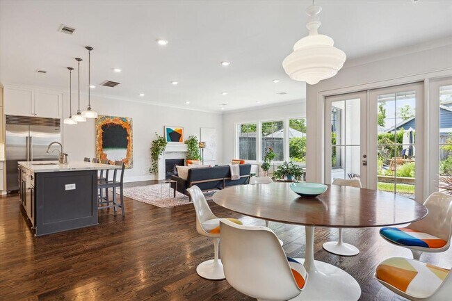 property at 712 E 14th St