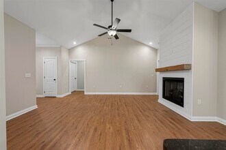 821 Poplar Log Dr in Bowling Green, KY - Building Photo - Building Photo