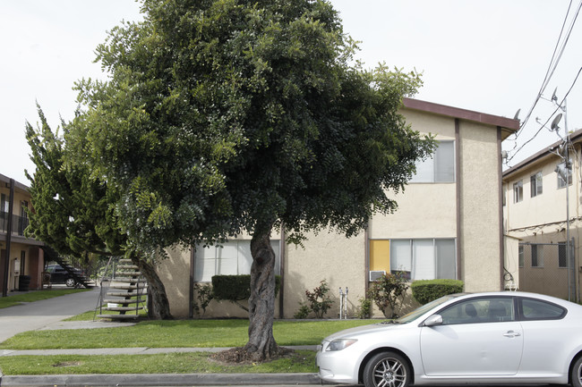 26997 Tyrrell Ave in Hayward, CA - Foto de edificio - Building Photo