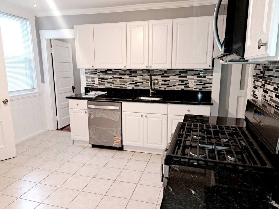110 Bow St, Unit 1 in Lexington, MA - Building Photo