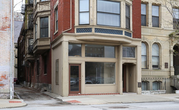 211 W 9th St in Cincinnati, OH - Building Photo - Building Photo