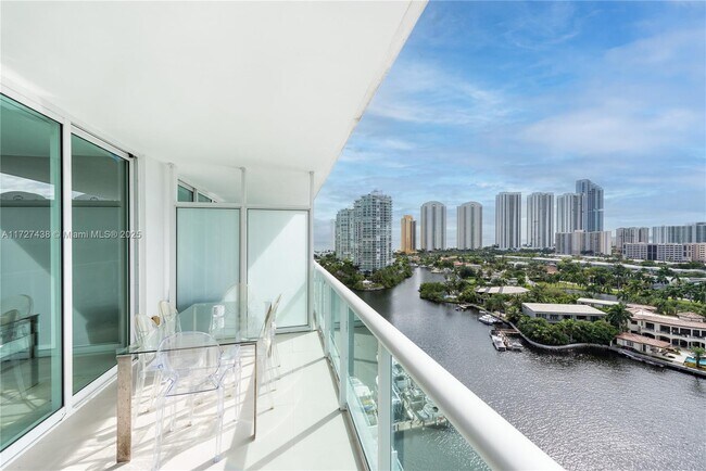 400 Sunny Isles Blvd in Sunny Isles Beach, FL - Building Photo - Building Photo