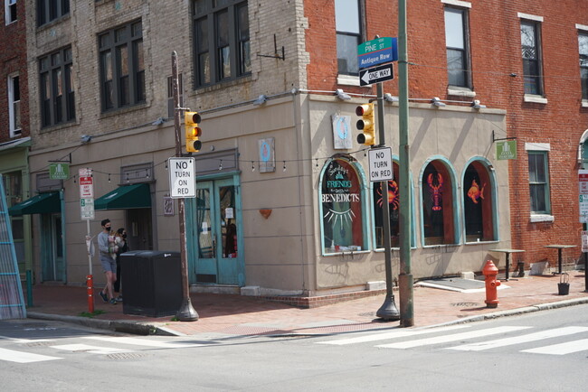 320 S Juniper St, Unit Apt. 2 in Philadelphia, PA - Foto de edificio - Building Photo