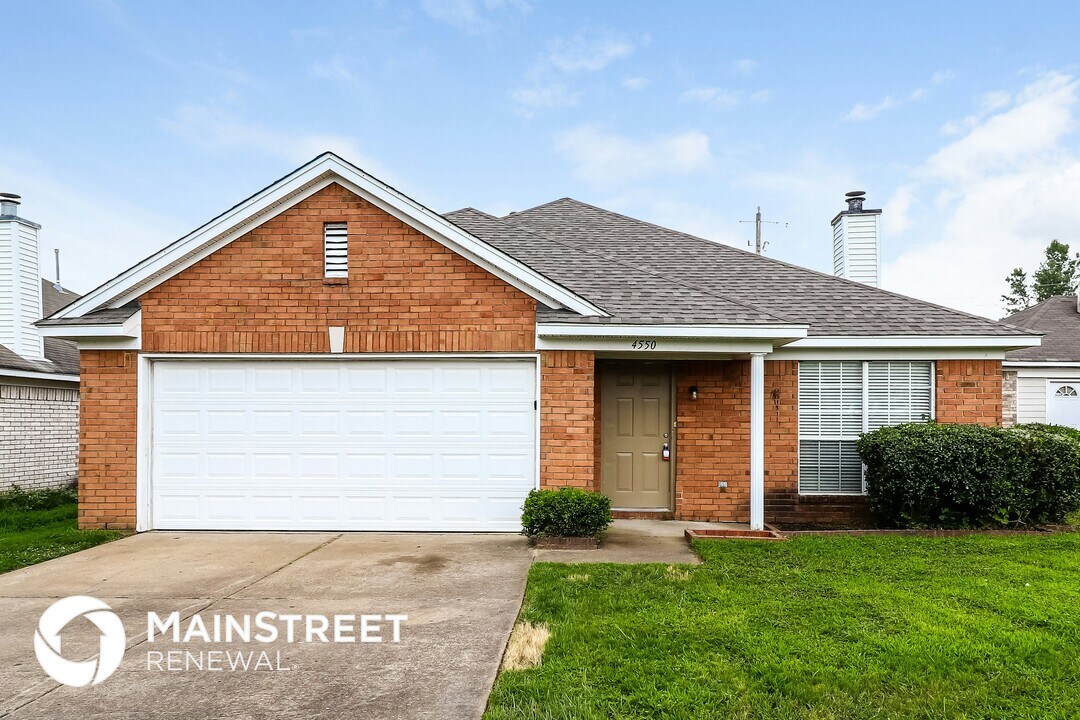 4550 Cedargreen Cove in Memphis, TN - Building Photo