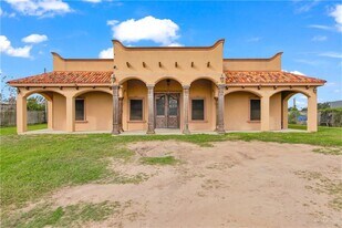 20 Carpintero St in Edinburg, TX - Building Photo