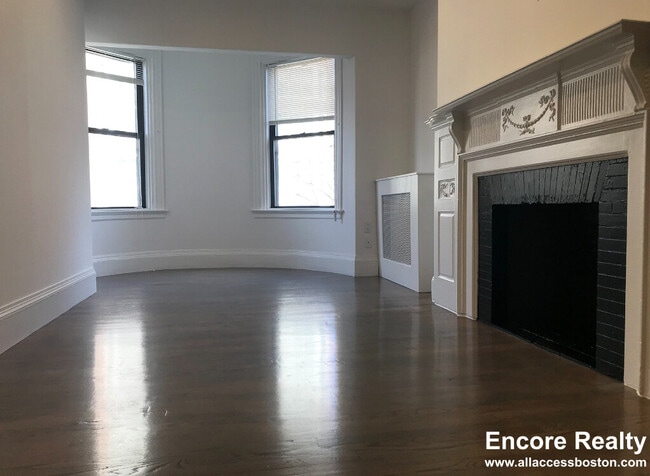 503 Beacon St, Unit 3 in Boston, MA - Foto de edificio - Building Photo